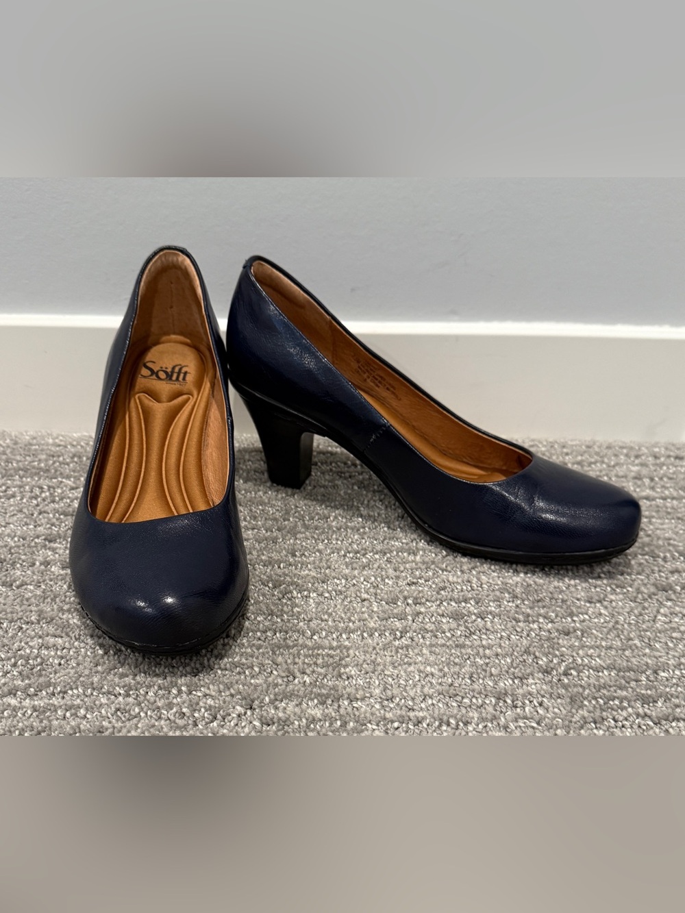 Sofft Velma Peacoat Navy Leather Mid-Heel Pumps